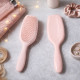 Brosse Plate Douce - Glow Démêle en douceur les longueurs sans casser les boucles